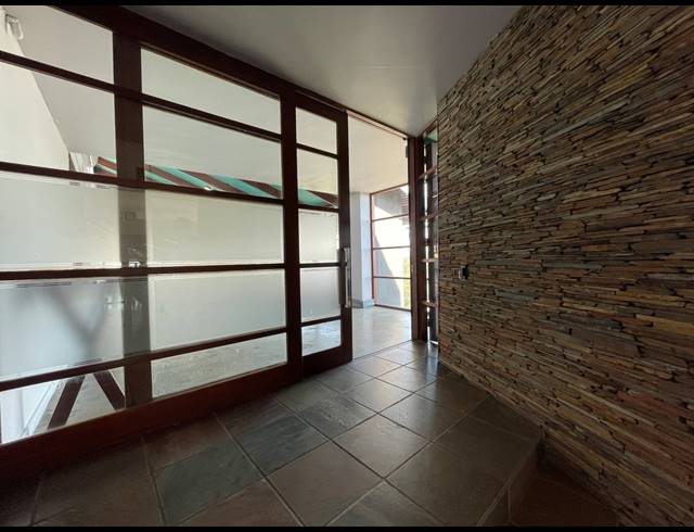 308.50M² OFFICE TO LET IN PARKHURST